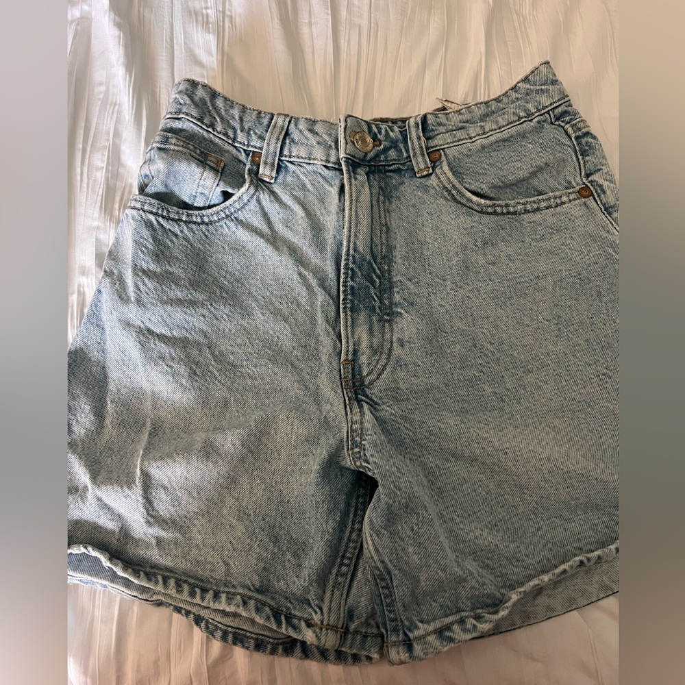 Zara mom shorts (lighter denim) size 28